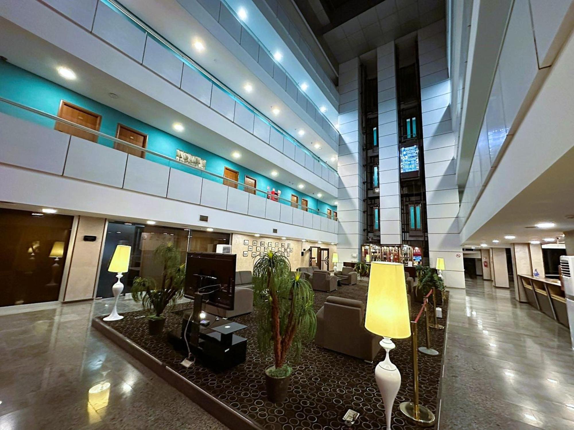 Crossway Hotel Masazir Exterior photo